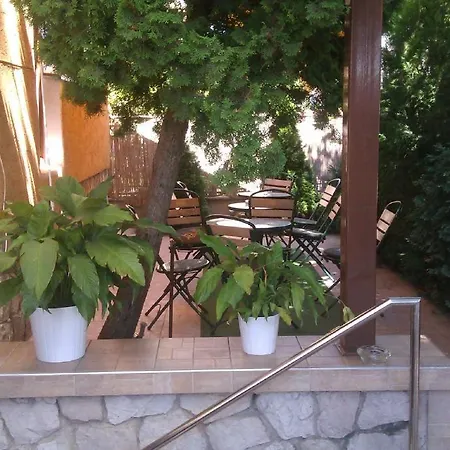 Πανσιόν Oaza 4*